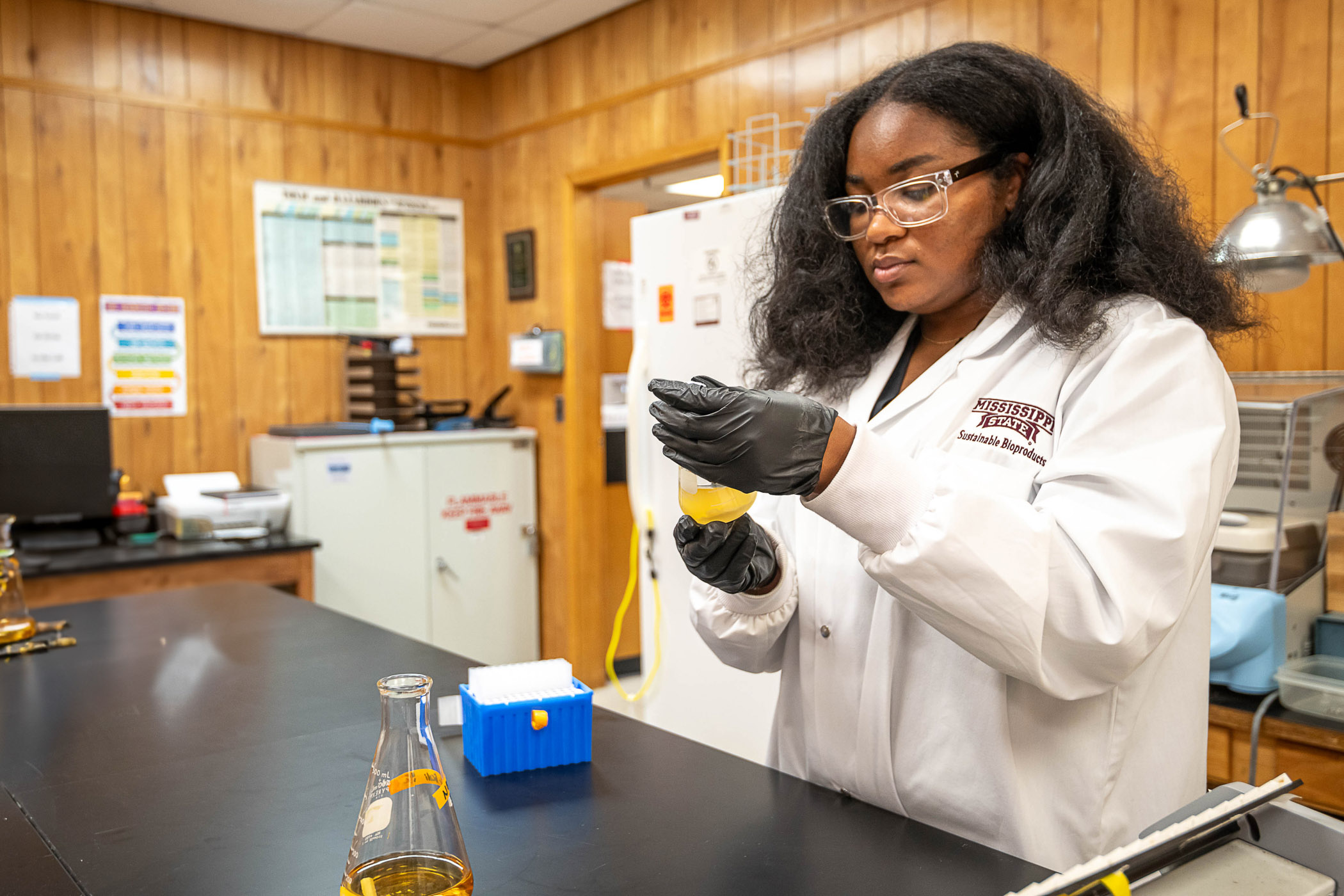 Aleria Story, pictured working in a lab on the ֱ campus